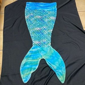 Comfy Tails Mermaid Tail Throw 21” x 44”